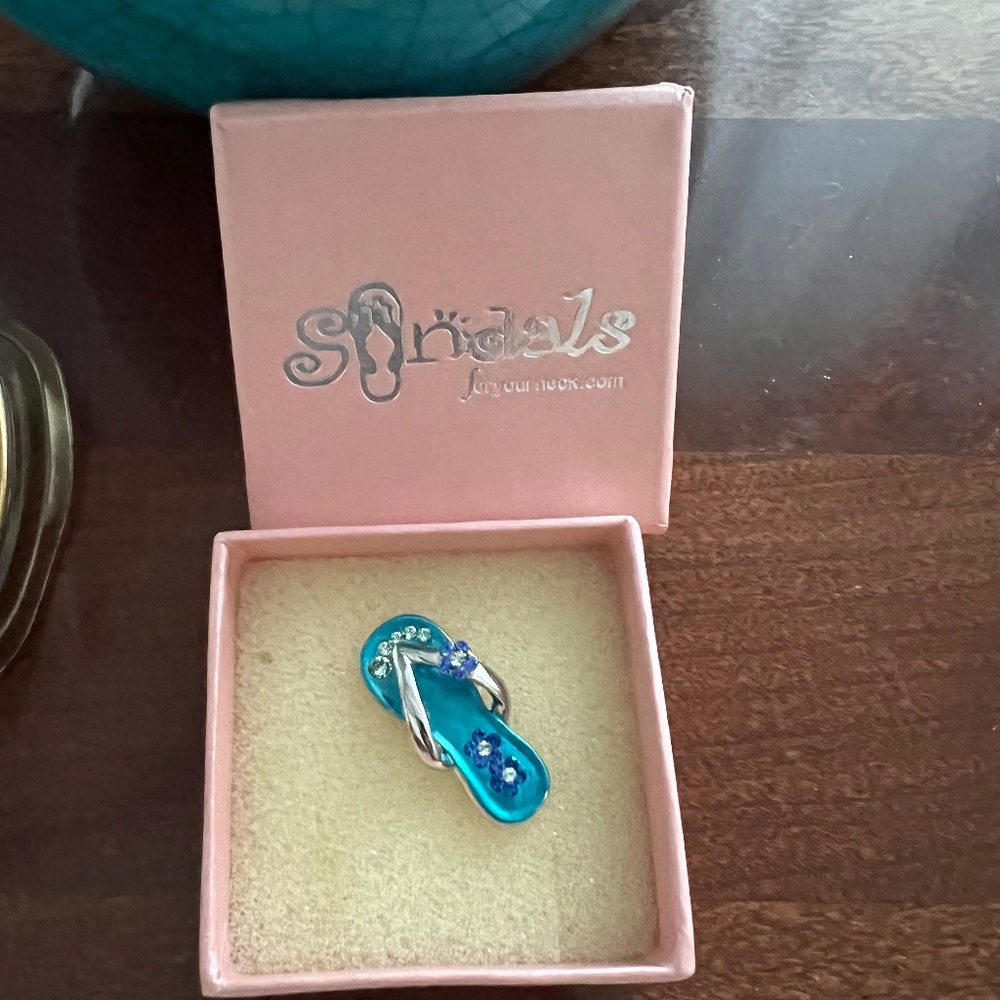 Sandals for your neck charm